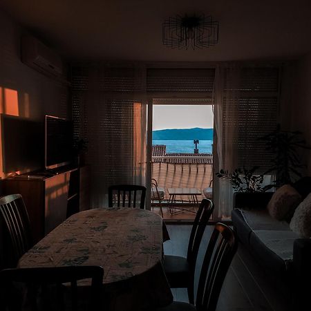 Novouredeni Stan S Balkonom I Pogledom Na More Senj  Dış mekan fotoğraf