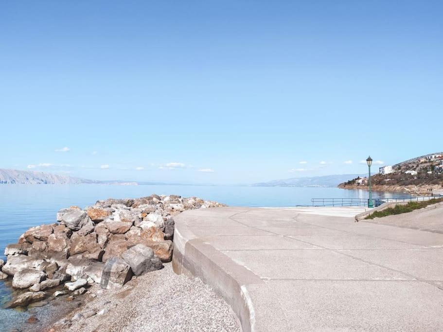 Novouredeni Stan S Balkonom I Pogledom Na More Senj  Dış mekan fotoğraf