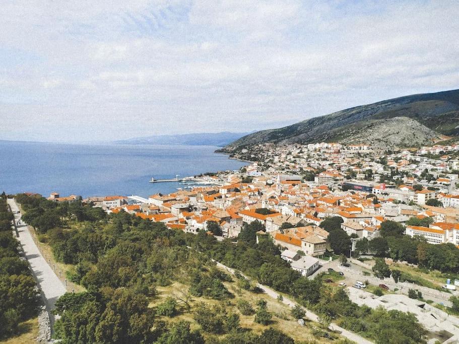 Novouredeni Stan S Balkonom I Pogledom Na More Senj  Dış mekan fotoğraf